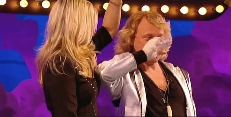 Holly Willoughby beautiful actress img