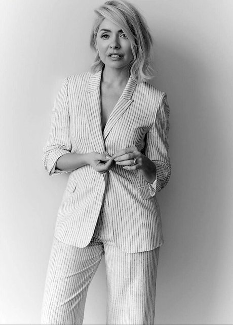 Holly Willoughby hd actress galleries