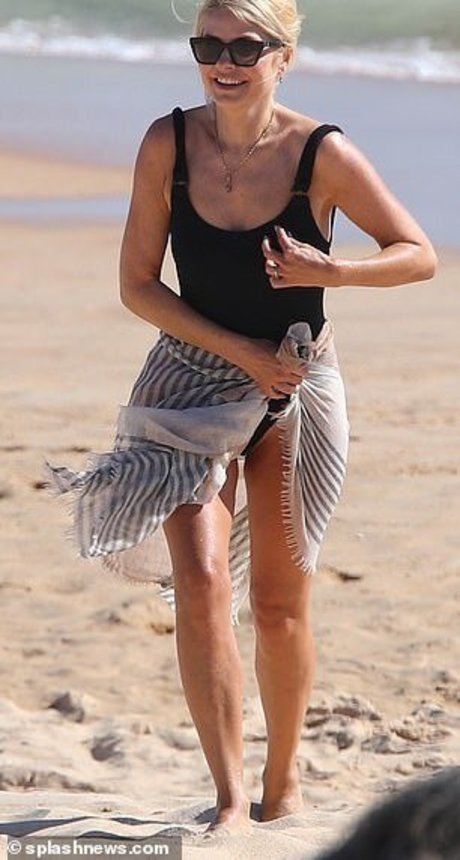 Holly Willoughby model erotic pictures