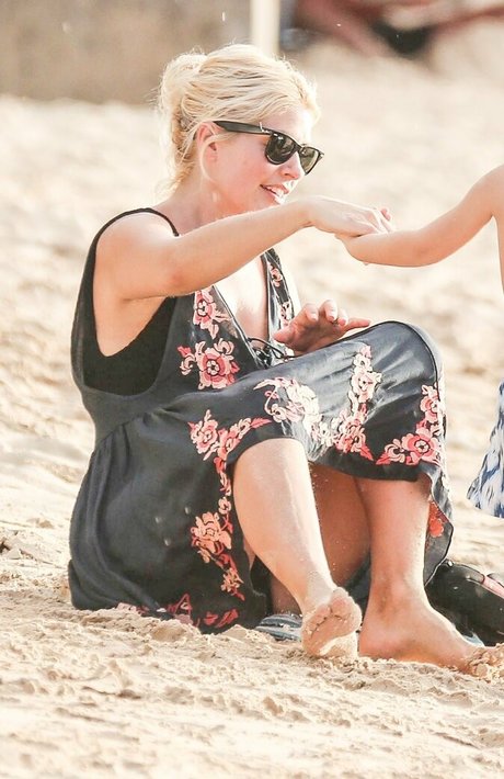 Holly Willoughby sex star img