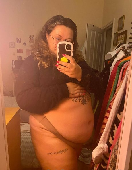 chubby babe onlyfans nude pics