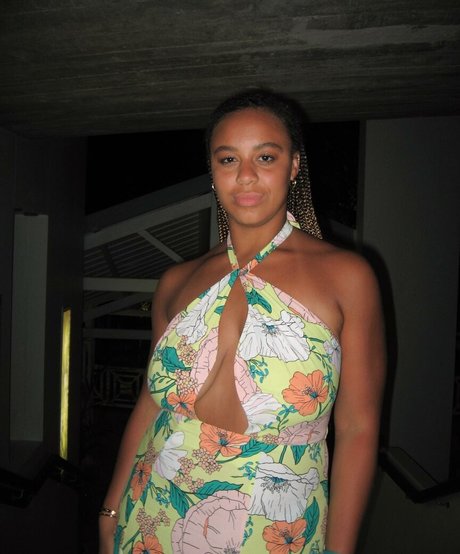 Nia Siux model nude images