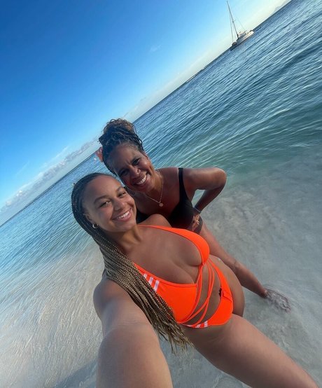 Nia Siux free model images