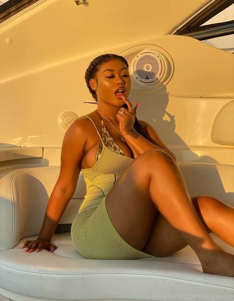 gainer onlyfans erotic image