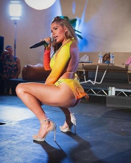 Trace Lysette model xxx img