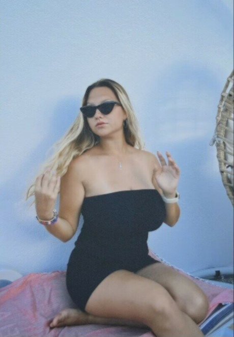 Leandra Lopes model nude picture