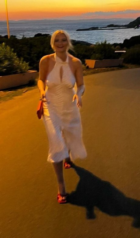 Amelia Eve Gibson model erotic picture