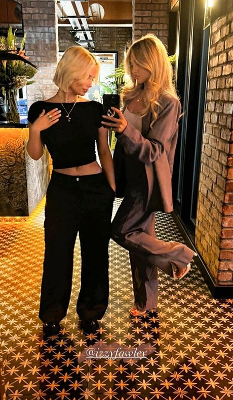 Amelia Eve Gibson star free pictures