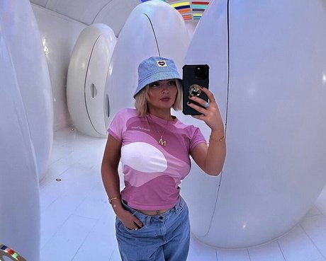 Amelia Eve Gibson perfect pornstar photo