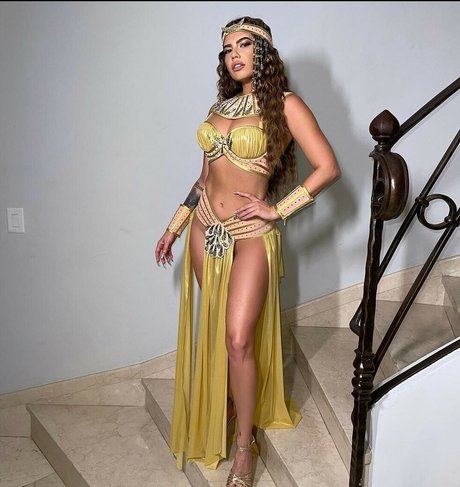 Chanel West Coast adult model pictures