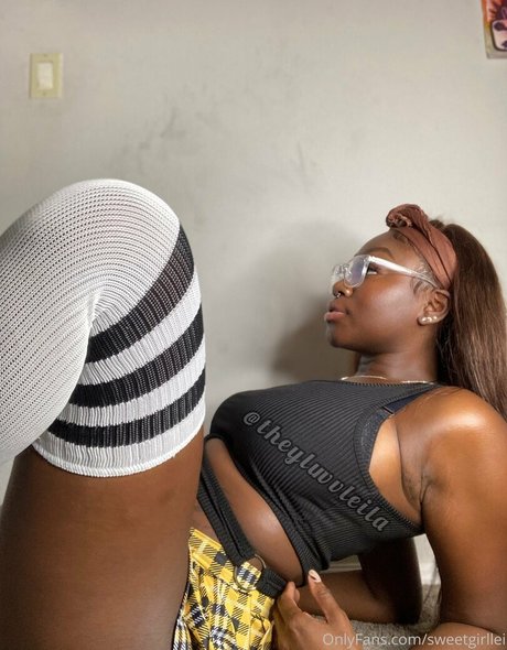 busty mom onlyfans xxx photo