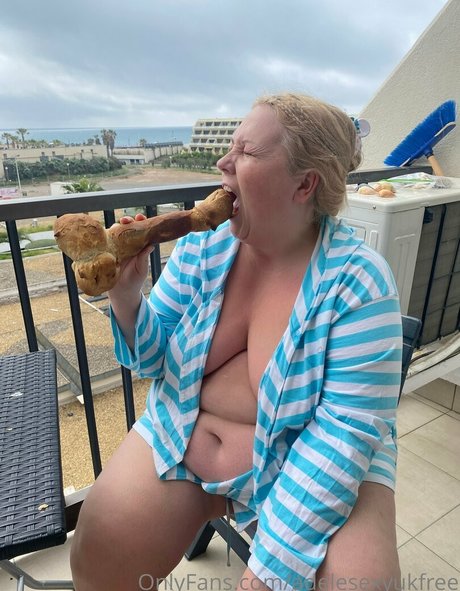 adelesexyukfree beautiful model img