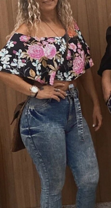 Soninha Coroa hot actress pics