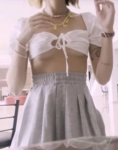 gay influencer onlyfans nude pics