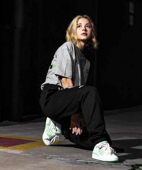 Thaiga sexy star galleries