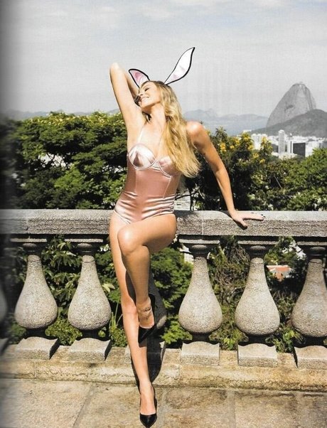 Luana Piovani model art photo