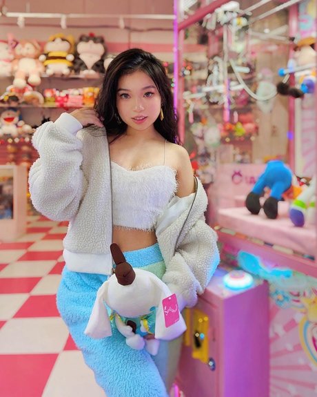 blonde hairy pussy onlyfans hd picture