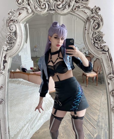 Hologana star exclusive pics