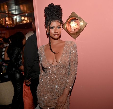 Taylor Rooks model naked images