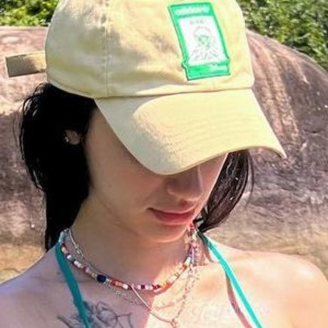 Caputile porn model archive