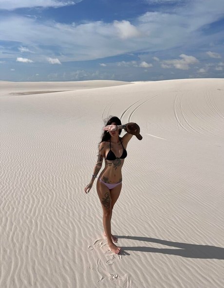 Caputile model free photos