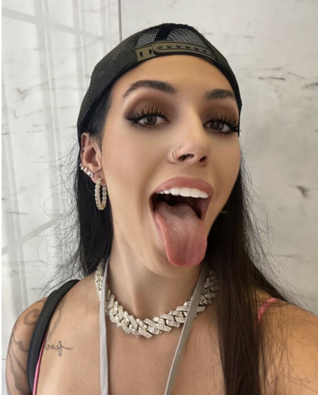 blonde deepthroat onlyfans pornographic image