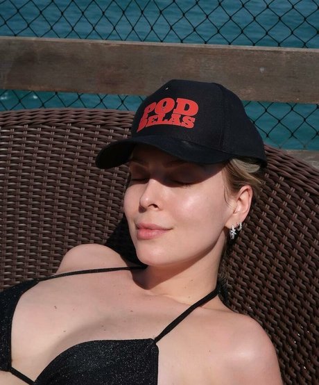 Tata Estaniecki naked actress archive