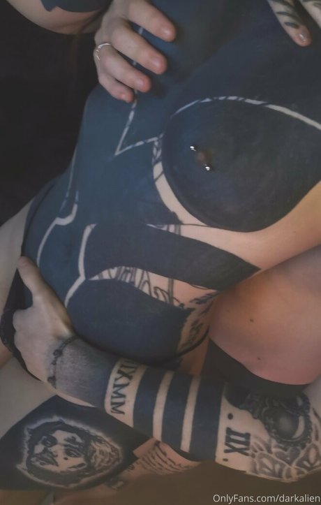 Imali3n model erotic picture