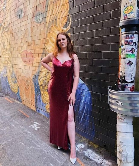 Ashleigh Burton beautiful model pics