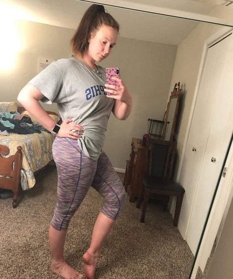 Ashleigh Burton naked model pic