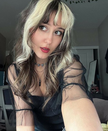 Rottenpapi sexy actress img