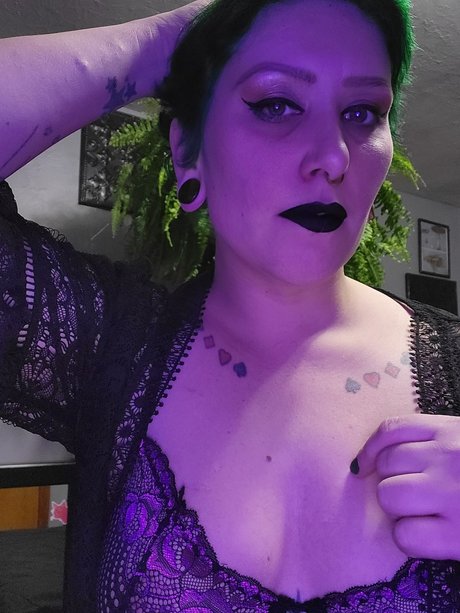 NudeTarotMuse model pornographic archive