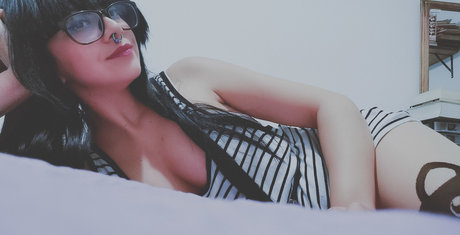 Perronetita model pretty img