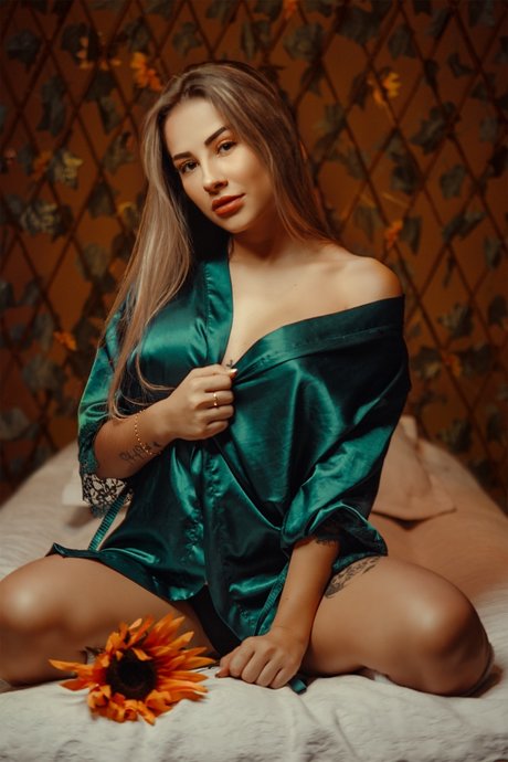 Paula Lond pretty pornstar pic