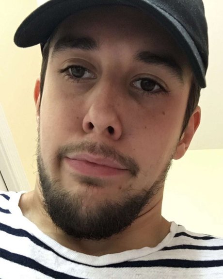 DIGIT MAN nude star pic