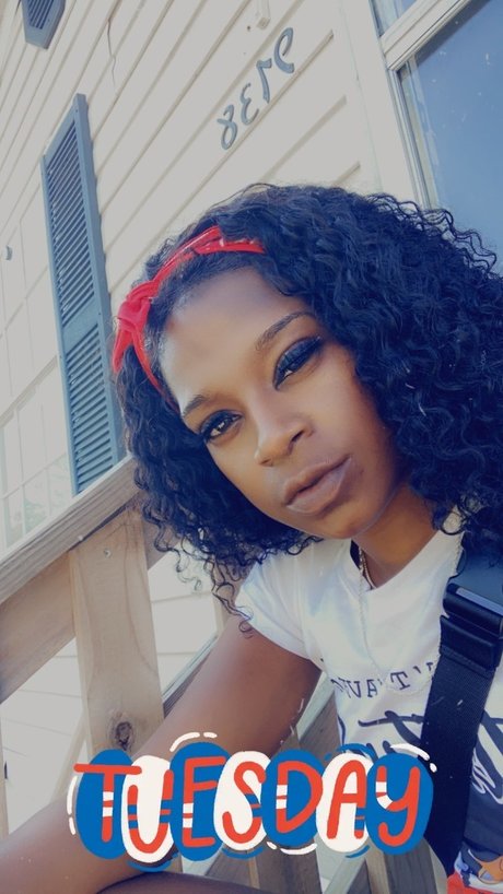 PB2477 hot actress pictures