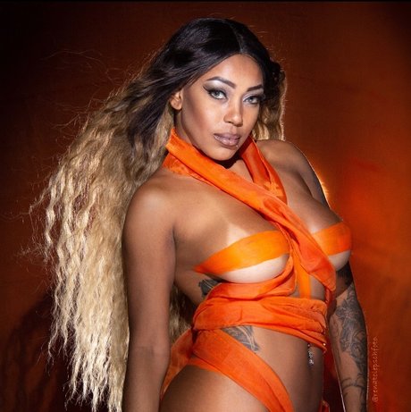 female influencer onlyfans perfect pics