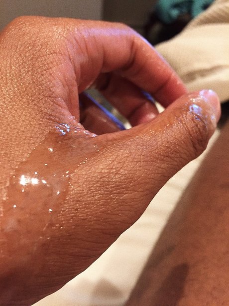 G O L D E N_ nude actress pic