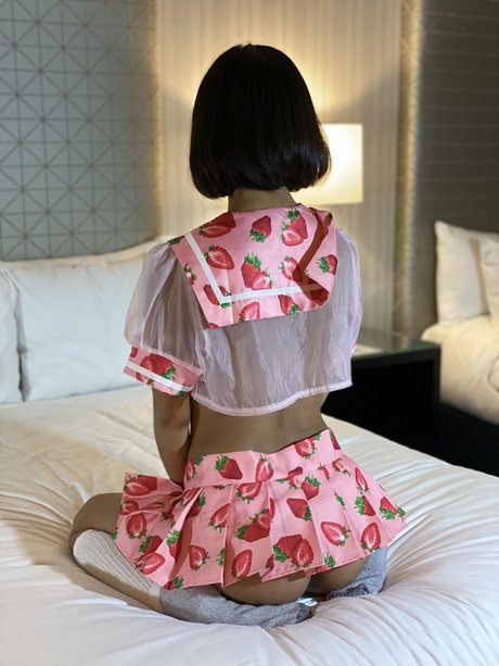 POVpetite naked actress image