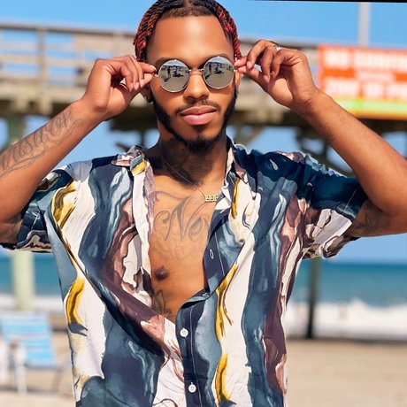 Q Muzik model best photo