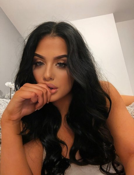 FREE TEASE ROO nude pornstar pics