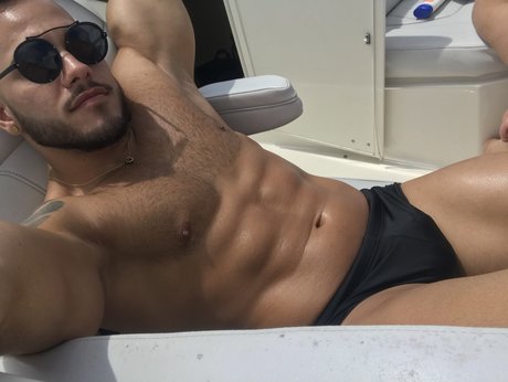 Ricky Ricco pretty model pic