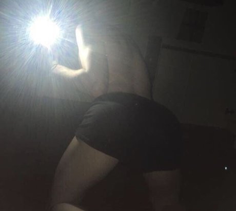 Richardbby nude model image