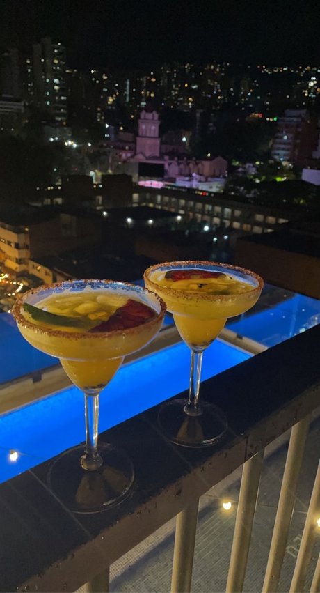 Raymond Paul pretty actress pic