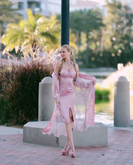 Manhattan Girl model nudes picture