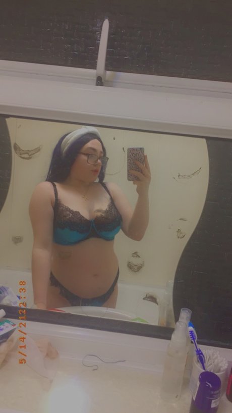 Amy Mai star art photo