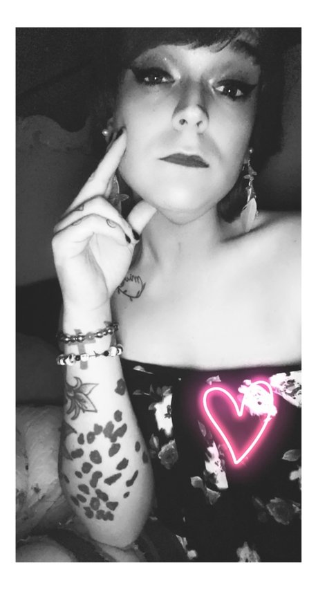 Aria Monroe model nude img