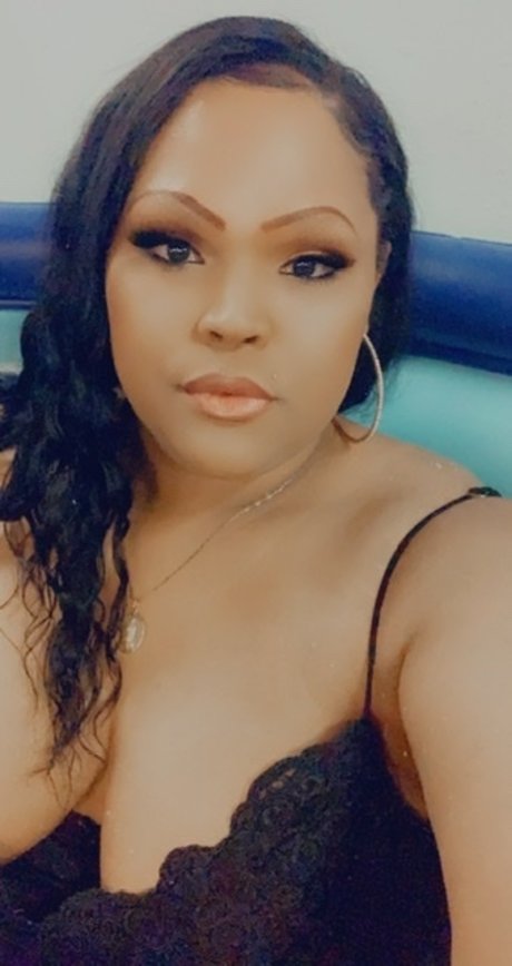 Nina Summers naked model image