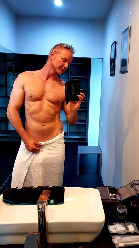 Martin B_ model sex pic