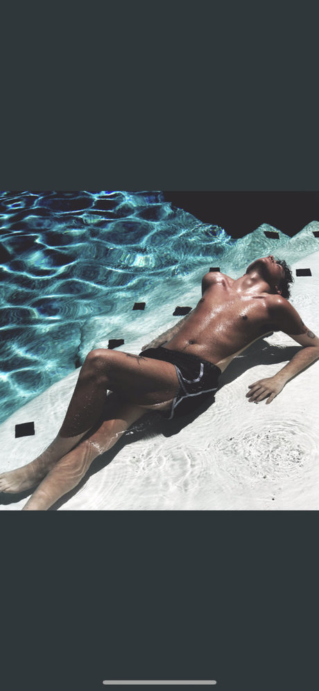 Ashton Kole naked actress photos